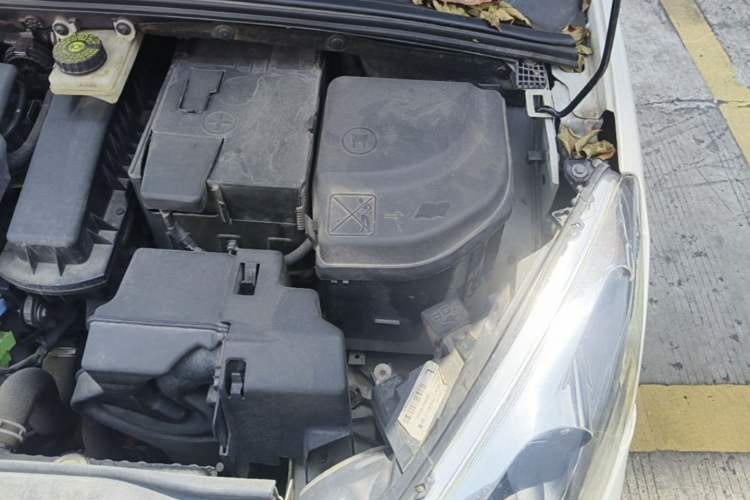 Used Peugeot 308 2013 1.6L Automatic Fashionable Chen Kun Excellent Edition Engine Bay Left