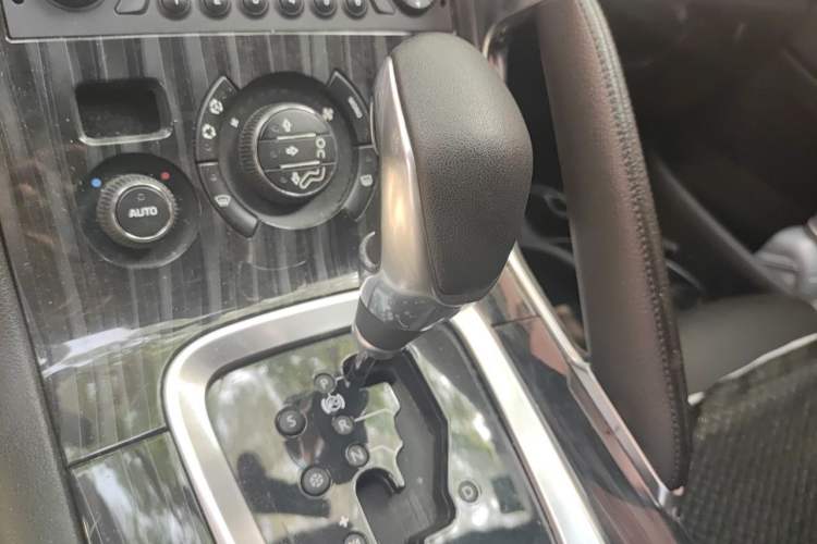 Used Peugeot 308 2013 2.0L Automatic Luxury Model Gear Lever