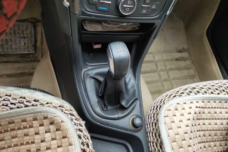 Used Peugeot 308 2013 1.6L Manual Fashion Model Gear Lever