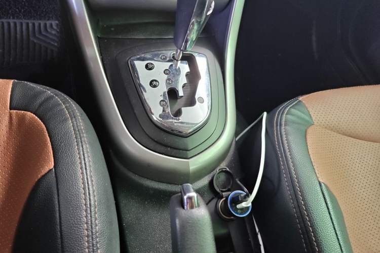 Used Peugeot 308 2013 1.6T SW Fashion Edition Gear Lever