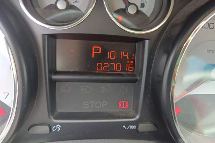 Used Peugeot 308 2013 1.6L Automatic Fashion Model Odometer Close Up