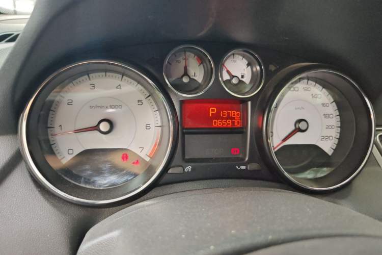 Used Peugeot 308 2013 1.6L Automatic Fashion Model Odometer Close Up