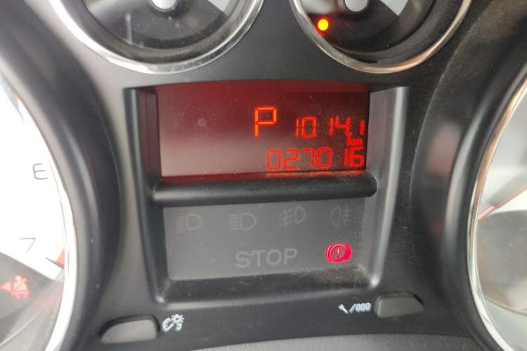 Used Peugeot 308 2013 1.6L Automatic Fashion Model Odometer Close Up