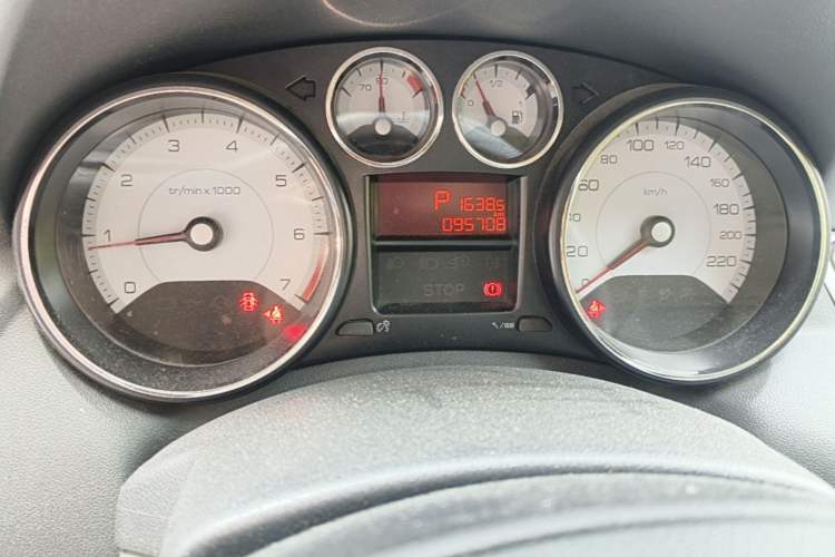 Used Peugeot 308 2013 1.6L Automatic Fashionable Chen Kun Excellent Edition Odometer Close Up