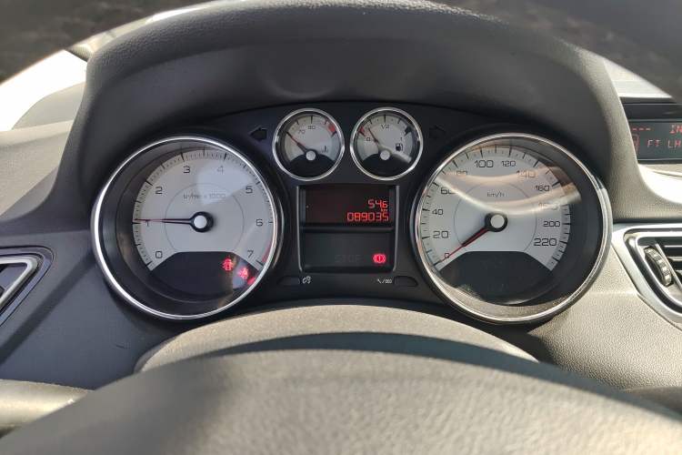 Used Peugeot 308 2013 1.6L Manual Fashion Model Odometer Close Up