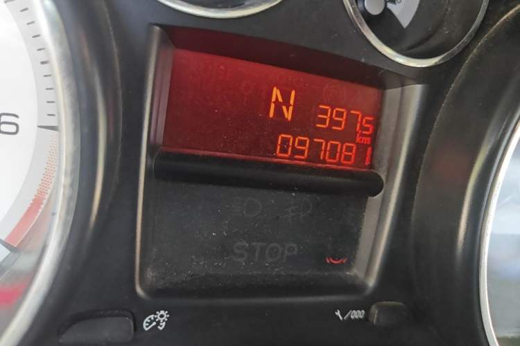 Used Peugeot 308 2013 1.6L Automatic YouShang Model Odometer Close Up