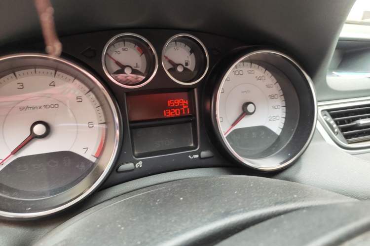 Used Peugeot 308 2013 1.6L Manual Fashion Model Odometer Close Up