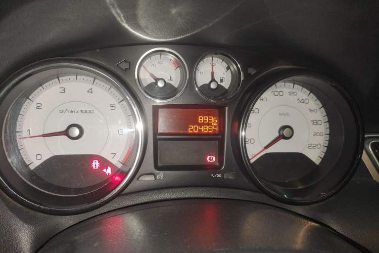 Used Peugeot 308 2013 1.6L Manual YouShang Model CNG Odometer Close Up