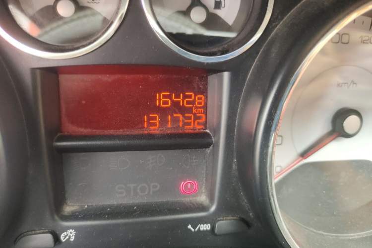 Used Peugeot 308 2013 1.6L Manual YouShang Model Odometer Close Up