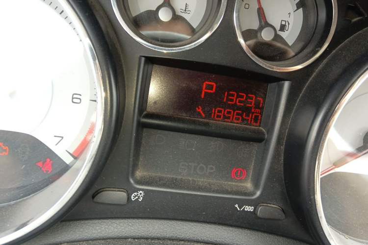 Used Peugeot 308 2013 1.6L Automatic Fashion Model Odometer Close Up