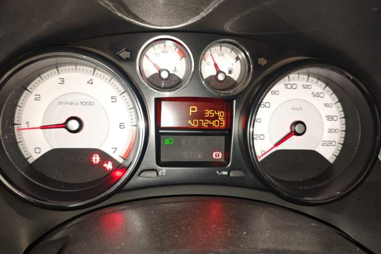 Used Peugeot 308 2013 1.6L Automatic Fashion Model Odometer Close Up