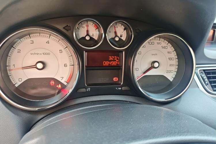 Used Peugeot 308 2013 1.6L Manual Fashion Model Odometer Close Up