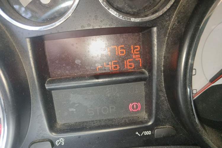 Used Peugeot 308 2013 1.6L Manual Fashion Model Odometer Close Up
