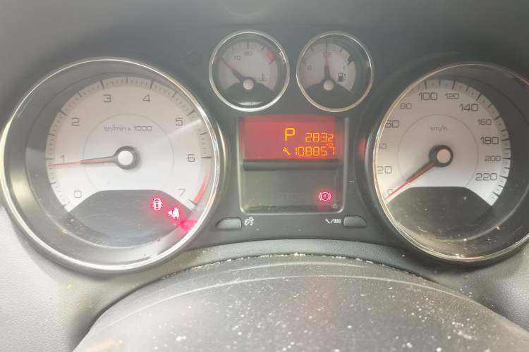 Used Peugeot 308 2013 1.6L Automatic Fashion Model Odometer Close Up