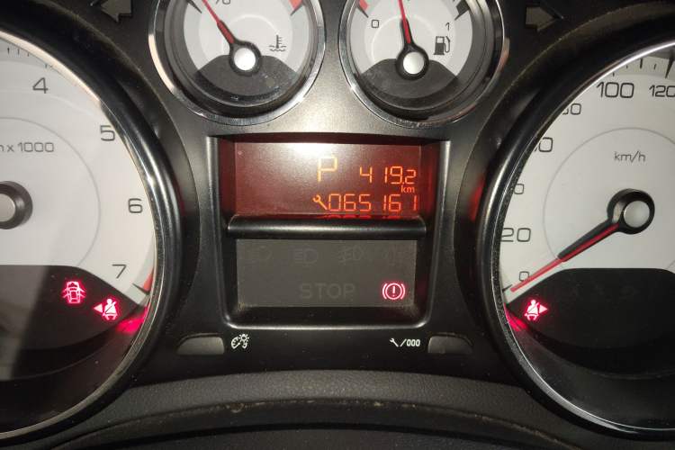 Used Peugeot 308 2013 1.6L Automatic YouShang Model Odometer Close Up