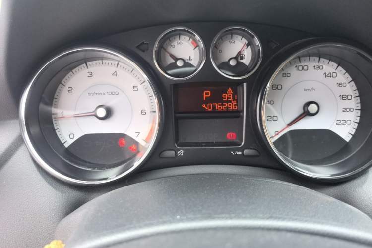 Used Peugeot 308 2013 1.6L Automatic Fashion Model Odometer Close Up
