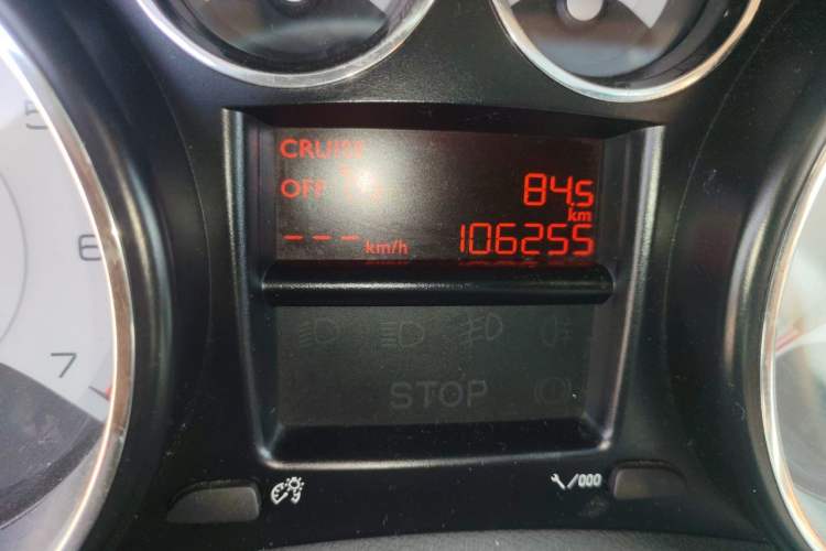 Used Peugeot 308 2013 1.6L Manual Fashion Model Odometer Close Up
