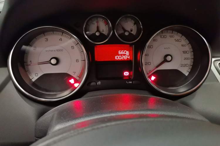Used Peugeot 308 2013 1.6L Manual YouShang Model Odometer Close Up