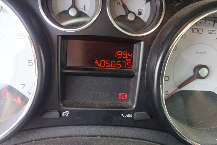 Used Peugeot 308 2013 1.6L Manual Fashion Model Odometer Close Up