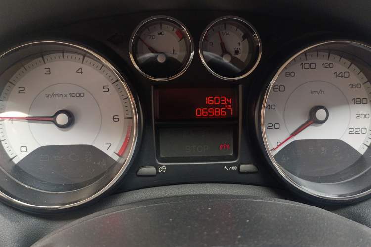 Used Peugeot 308 2013 1.6L Manual Fashion Model Odometer Close Up