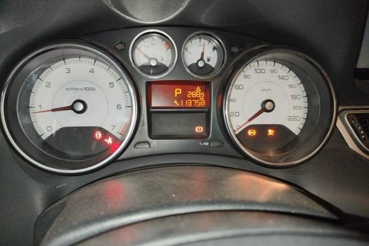 Used Peugeot 308 2013 1.6L Automatic Fashion Model Odometer Close Up