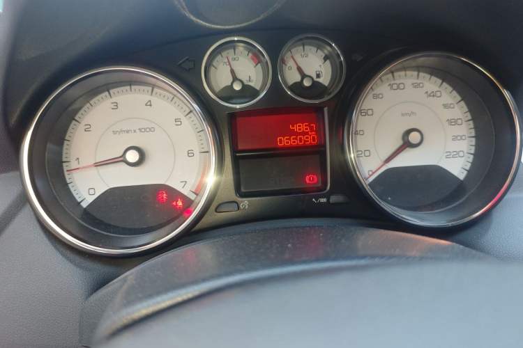 Used Peugeot 308 2013 1.6L Manual Fashion Model Odometer Close Up