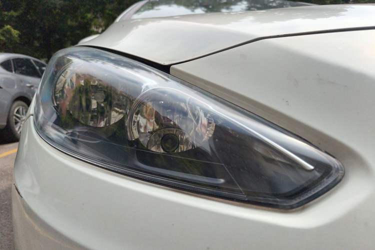 Used Peugeot 308 2013 1.6L Automatic Fashion Model Right Front Headlight