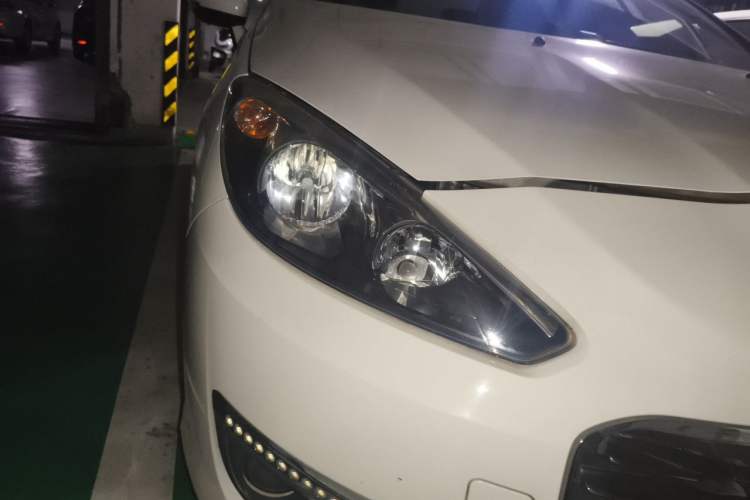 Used Peugeot 308 2013 1.6L Automatic Fashion Model Right Front Headlight
