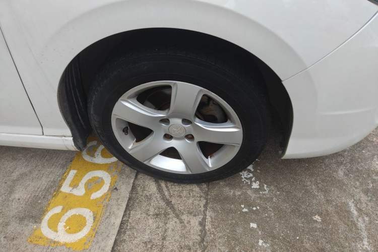 Used Peugeot 308 2013 1.6L Automatic YouShang Model Right Front Wheel Hub