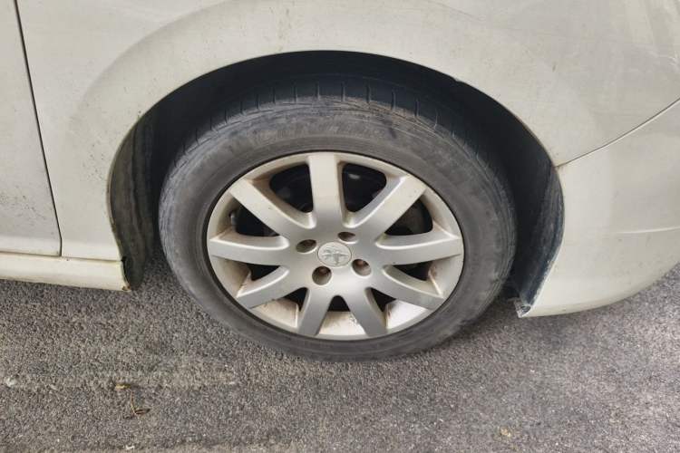 Used Peugeot 308 2013 1.6L Manual YouShang Model CNG Right Front Wheel Hub