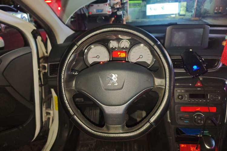 Used Peugeot 308 2013 1.6L Automatic Fashionable Chen Kun Excellent Edition Steering Wheel