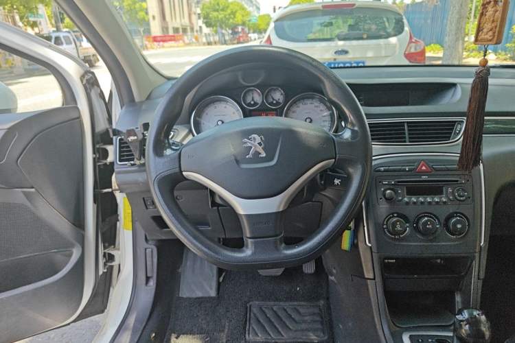 Used Peugeot 308 2013 1.6L Automatic YouShang Model Steering Wheel