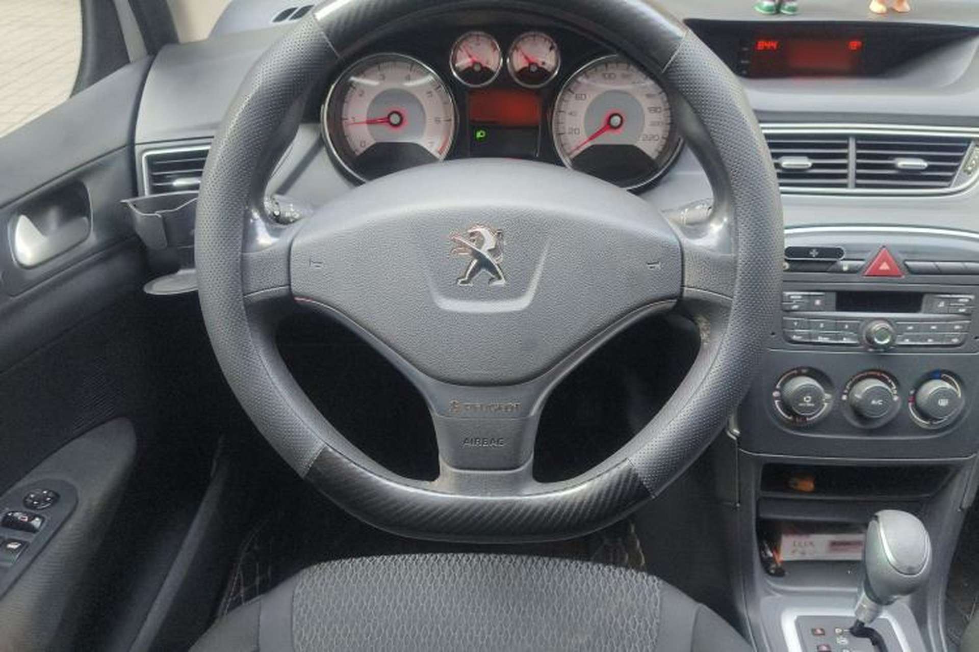 Used Peugeot 308 2013 1.6L Automatic YouShang Model Steering Wheel