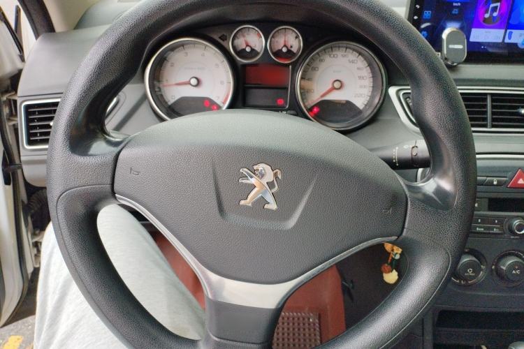 Used Peugeot 308 2013 1.6L Automatic YouShang Model Steering Wheel