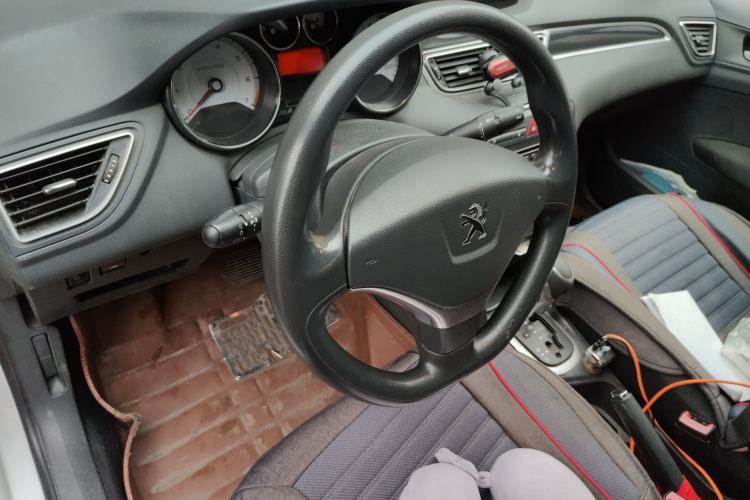 Used Peugeot 308 2013 1.6L Automatic YouShang Model Steering Wheel