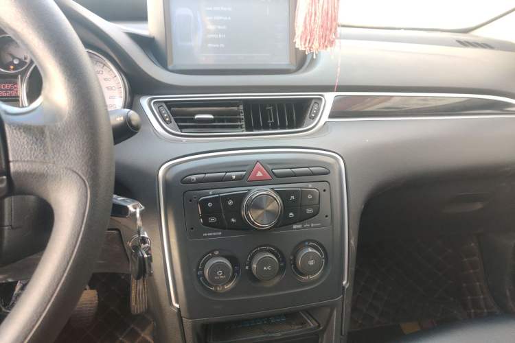 Used Peugeot 308 2014 Enjoy Edition Classic 1.6L Manual YouShang Model Audio And AC Panel