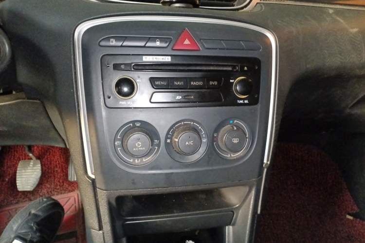 Used Peugeot 308 2014 Enjoy Edition Classic 1.6L Manual YouShang Model Audio And AC Panel