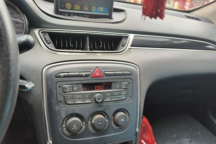Used Peugeot 308 2014 Enjoy Edition Classic 1.6L Manual YouShang Model Audio And AC Panel