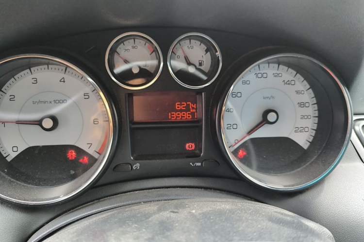 Used Peugeot 308 2014 Enjoy Edition Classic 1.6L Manual YouShang Model Odometer Close Up