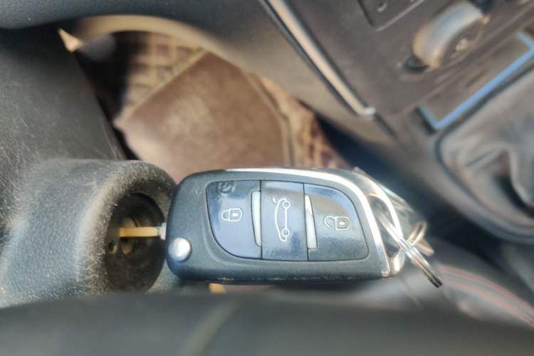 Used Peugeot 308 2014 Enjoy Edition Classic 1.6L Manual YouShang Model Vehicle Key