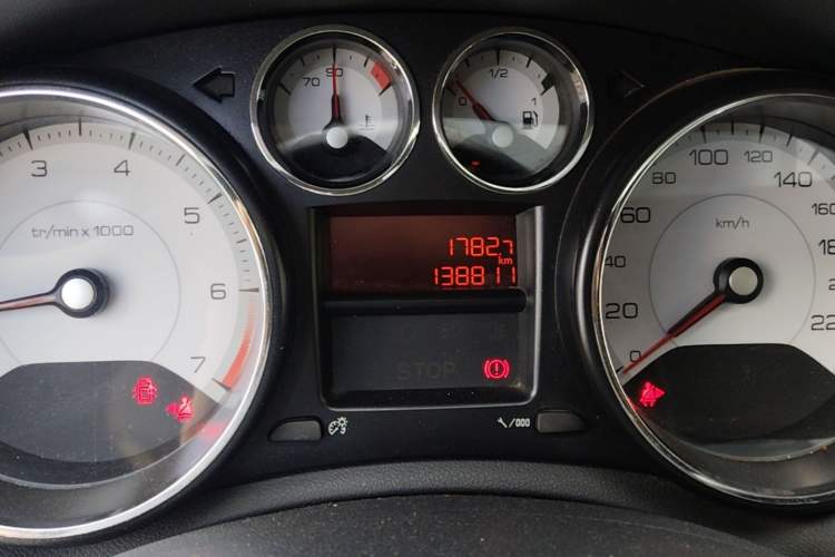 Used Peugeot 308 2014 Enjoy Edition Classic 1.6L Manual YouShang Model Odometer Close Up