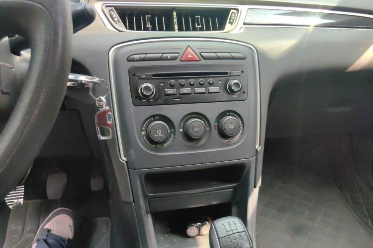 Used Peugeot 308 2014 Enjoy Edition Classic 1.6L Manual YouShang Model Audio And AC Panel