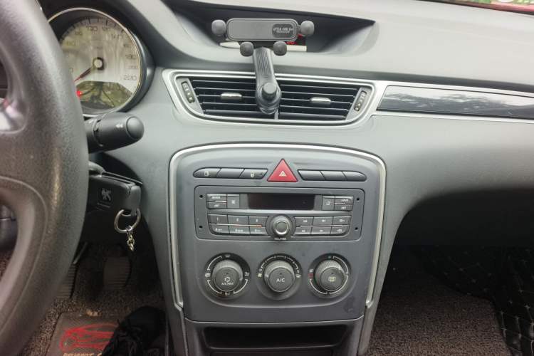 Used Peugeot 308 2014 Enjoy Edition Classic 1.6L Manual YouShang Model Audio And AC Panel