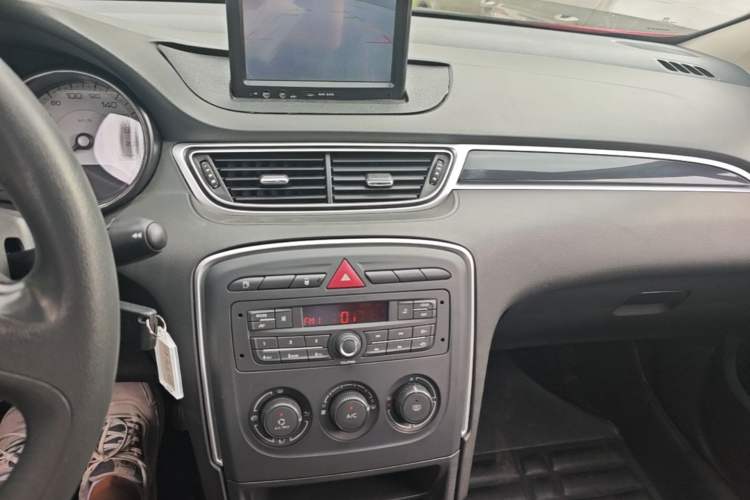 Used Peugeot 308 2014 Enjoy Edition Classic 1.6L Manual YouShang Model Audio And AC Panel