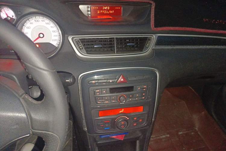 Used Peugeot 308 2014 Enjoy Edition Classic 1.6L Manual Fashion Model Audio And AC Panel