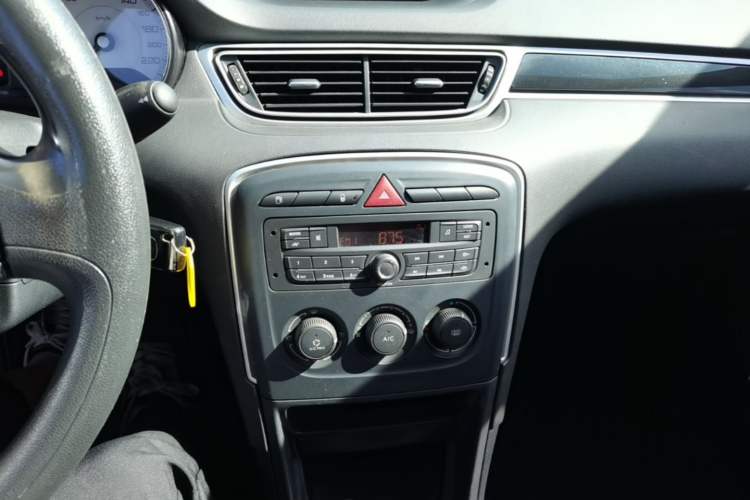 Used Peugeot 308 2014 Enjoy Edition Classic 1.6L Manual YouShang Model Audio And AC Panel