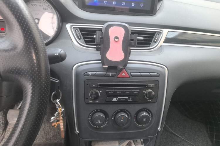 Used Peugeot 308 2014 Enjoy Edition Classic 1.6L Manual YouShang Model Audio And AC Panel