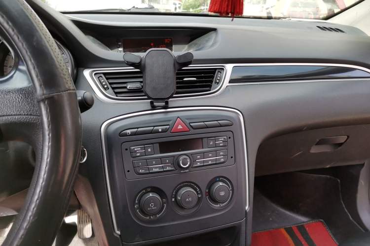 Used Peugeot 308 2014 Enjoy Edition Classic 1.6L Manual YouShang Model Audio And AC Panel