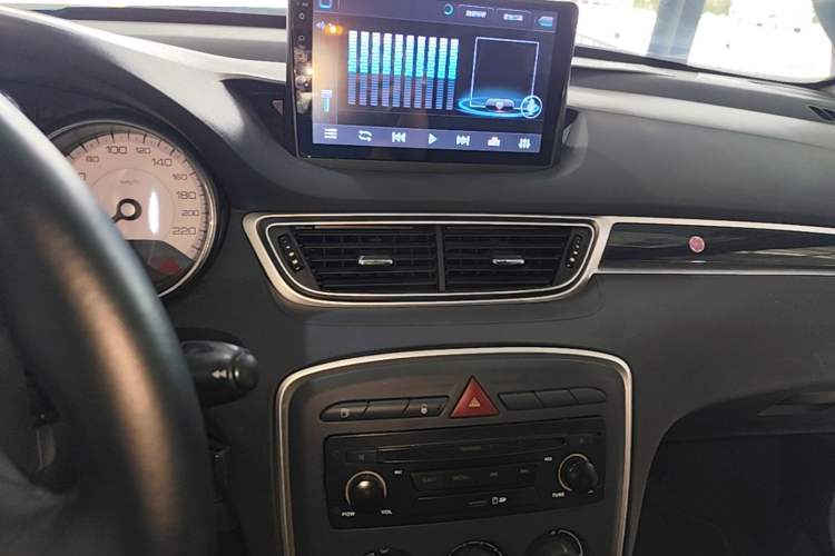 Used Peugeot 308 2014 Enjoy Edition Classic 1.6L Manual YouShang Model Audio And AC Panel