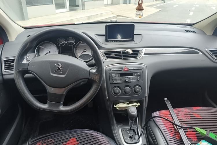 Used Peugeot 308 2014 Enjoy Edition Classic 1.6L Automatic Premium Model Center Console